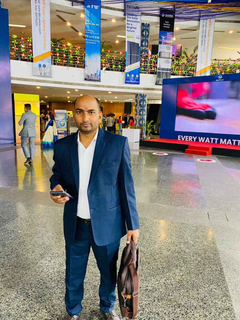 RR Brother Solar Energy के संतुष्ट ग्राहक गाज़ीपुर में